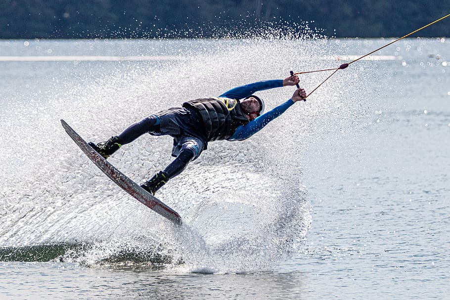What is the Difference Between Wake Surfing and Wakeboarding - Pediaa.Com
