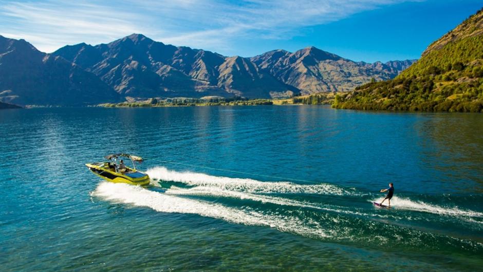 Tour New Zealand with the Wakeboard Traveller
